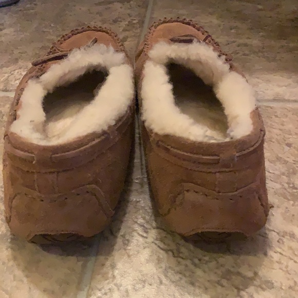 Great condition women’s ugg moccasins! - Picture 3 of 4